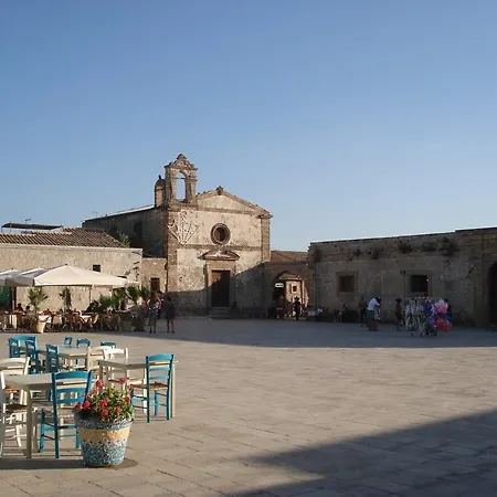 Aimola Avola