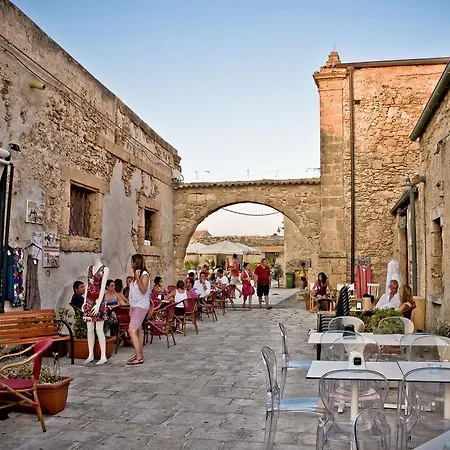 Aimola * Avola